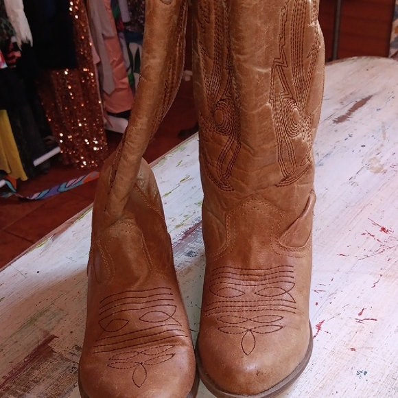 Coconuts by Matisse Tan Western Heeled Boots - Picture 2 of 5